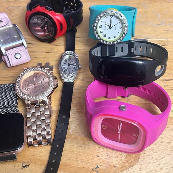 Assorted Watches Used Not Working For Parts Or Pieces lot 2 - Picture 4 of 8